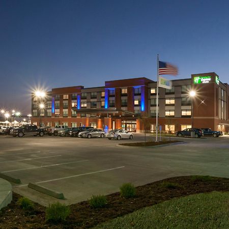 Holiday Inn Express & Suites - Dodge City By Ihg Exterior foto