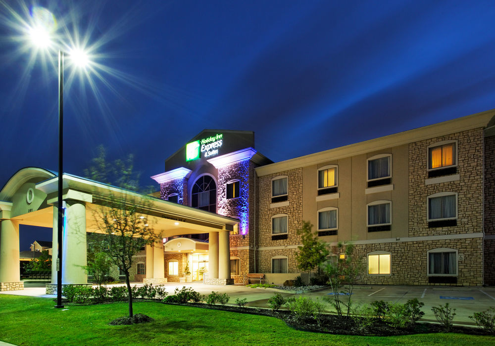 Holiday Inn Express & Suites - Dodge City By Ihg Exterior foto