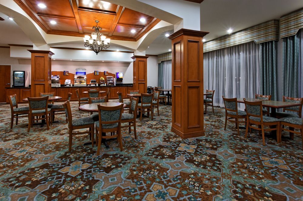 Holiday Inn Express & Suites - Dodge City By Ihg Exterior foto